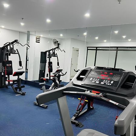 May De Ville Crown Hotel Hanoi Exteriör bild The gym at the hotel
