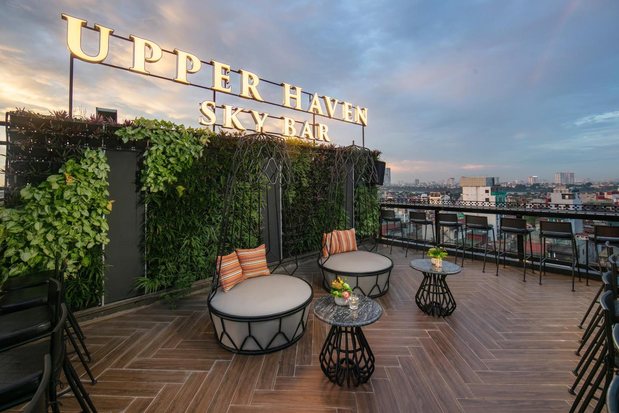 May De Ville Crown Hotel Hanoi Exteriör bild Upper Haven Sky Bar