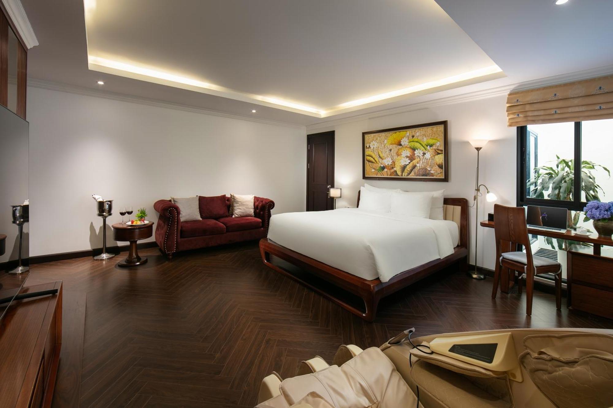 May De Ville Crown Hotel Hanoi Exteriör bild Deluxe Suite