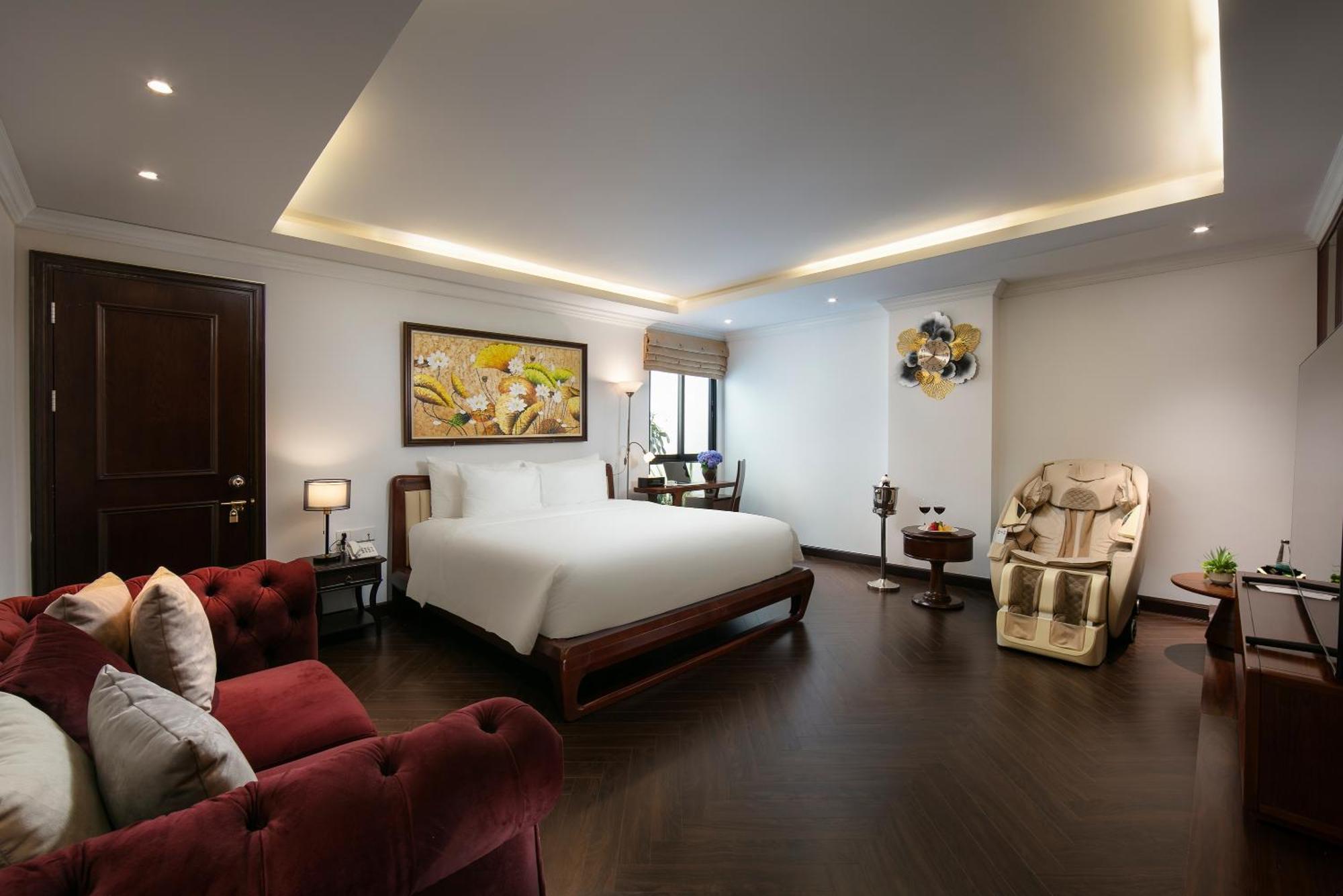 May De Ville Crown Hotel Hanoi Exteriör bild A suite at the hotel