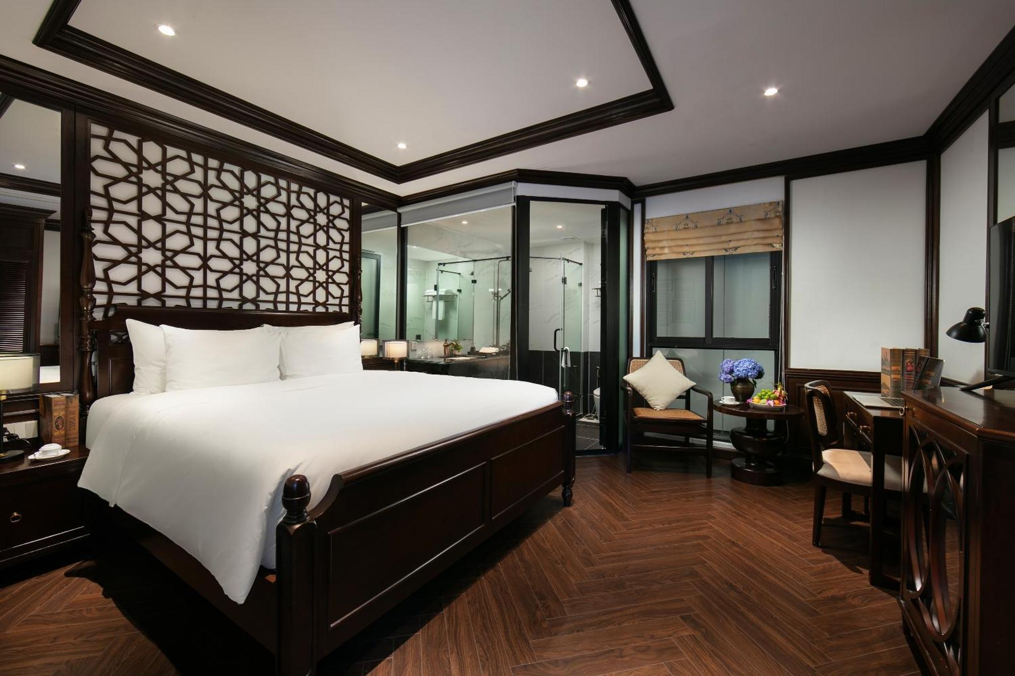 May De Ville Crown Hotel Hanoi Exteriör bild Deluxe Suite