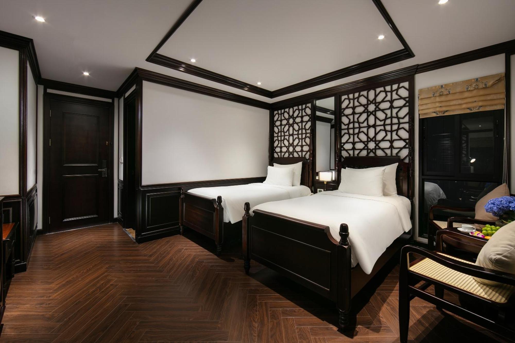 May De Ville Crown Hotel Hanoi Exteriör bild Deluxe twin room