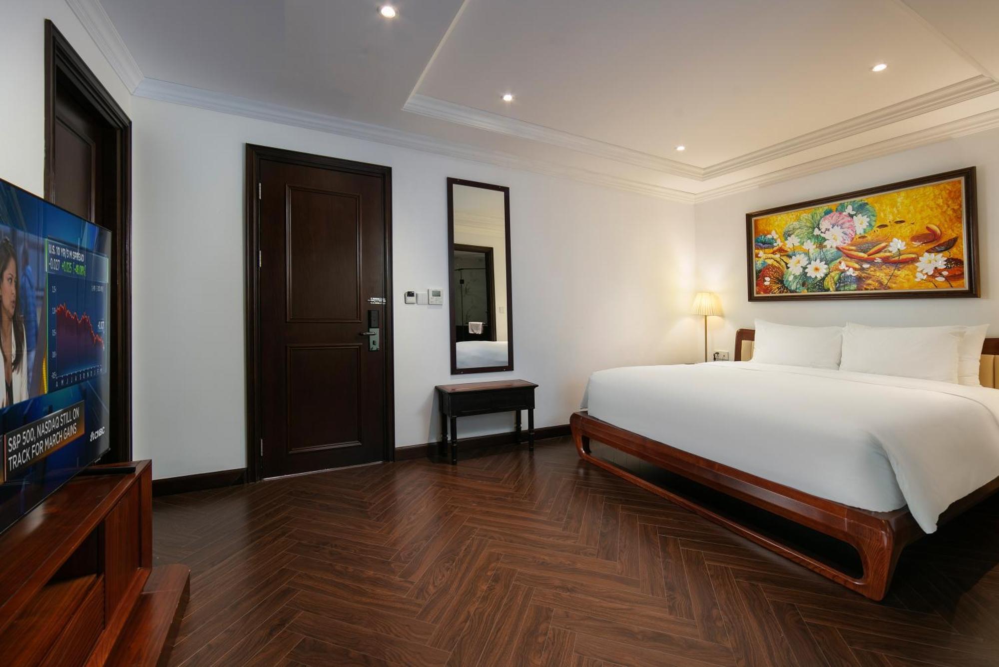May De Ville Crown Hotel Hanoi Exteriör bild Deluxe Room