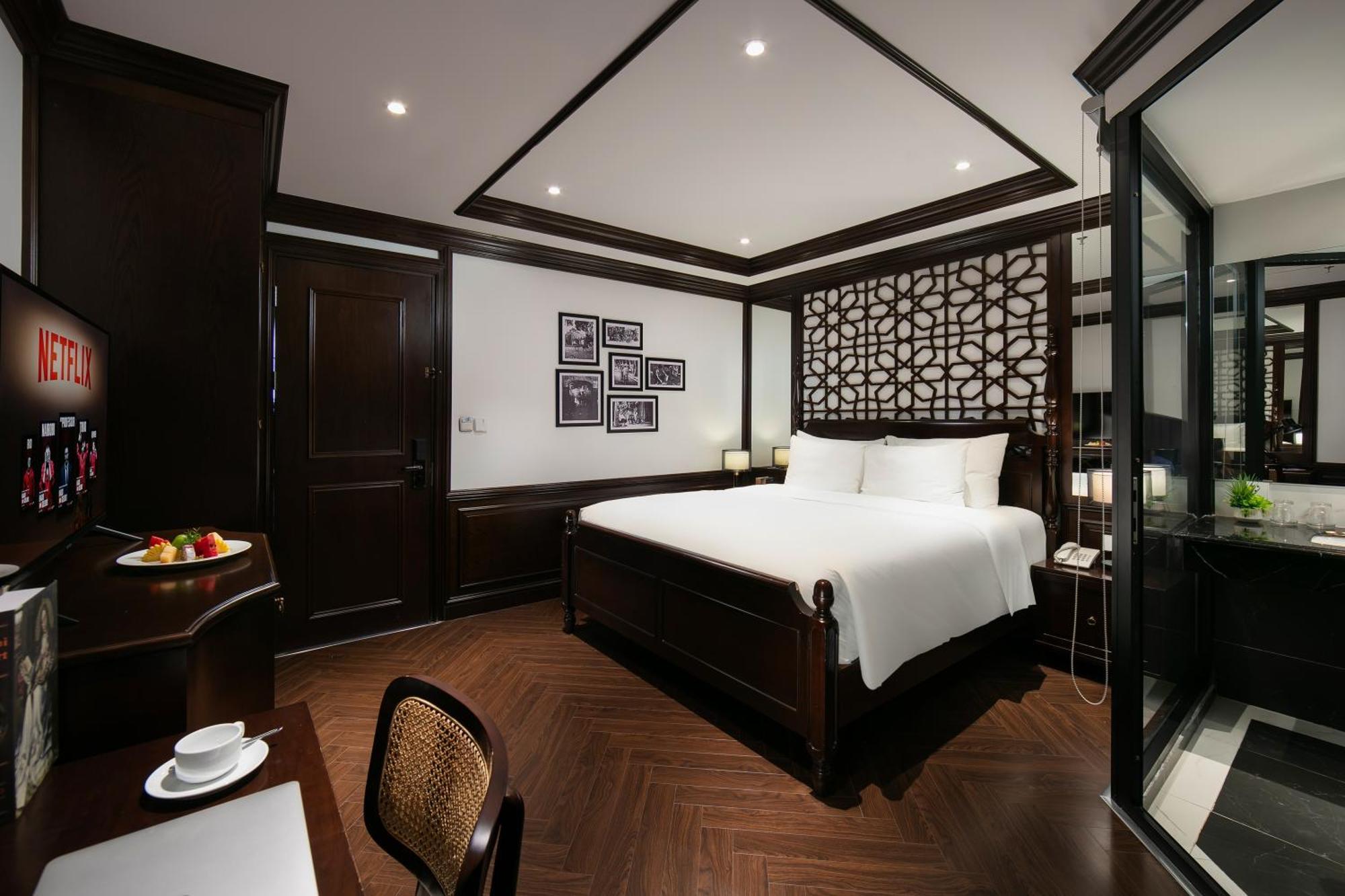May De Ville Crown Hotel Hanoi Exteriör bild Deluxe Suite