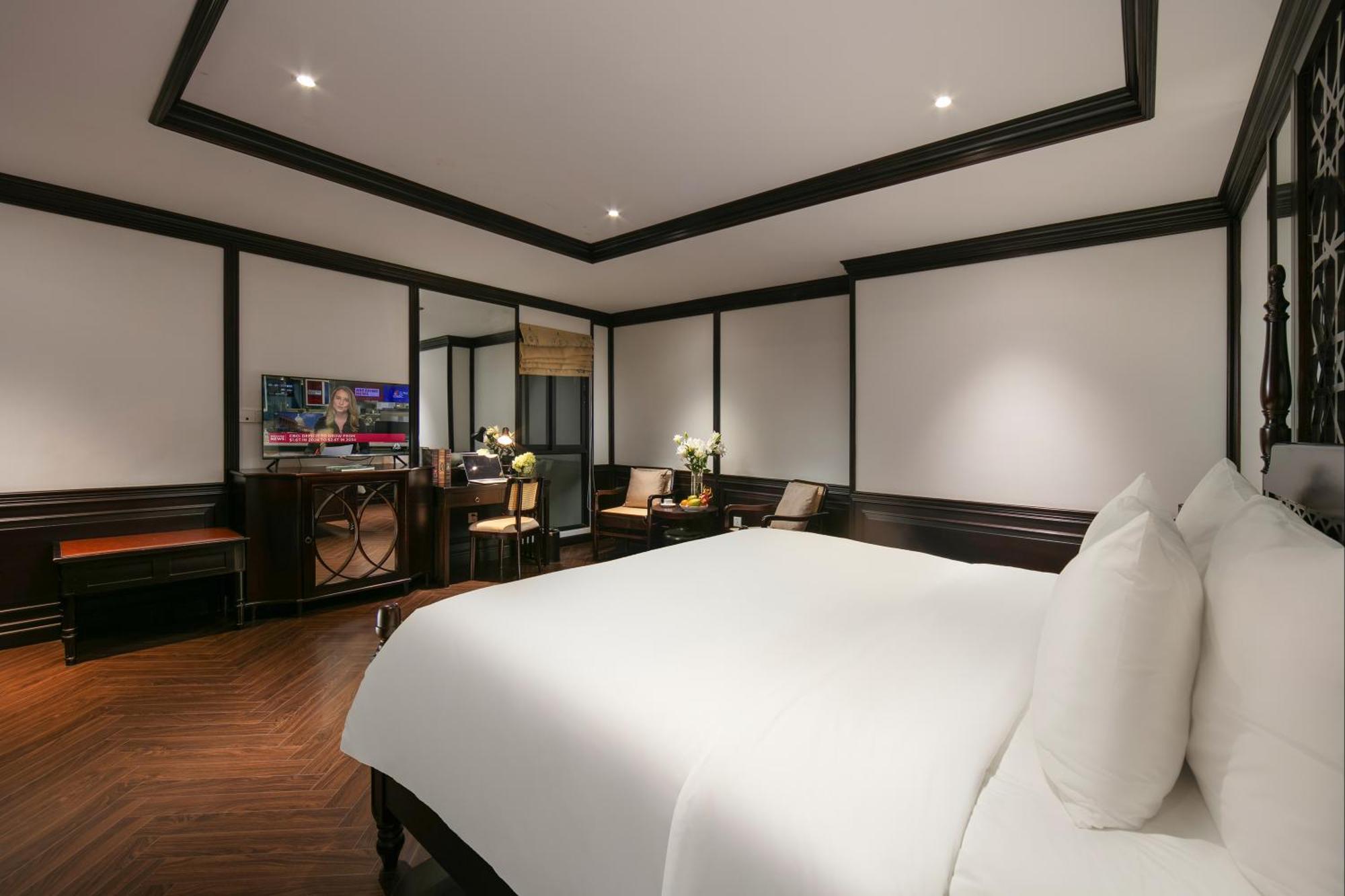 May De Ville Crown Hotel Hanoi Exteriör bild Deluxe Room