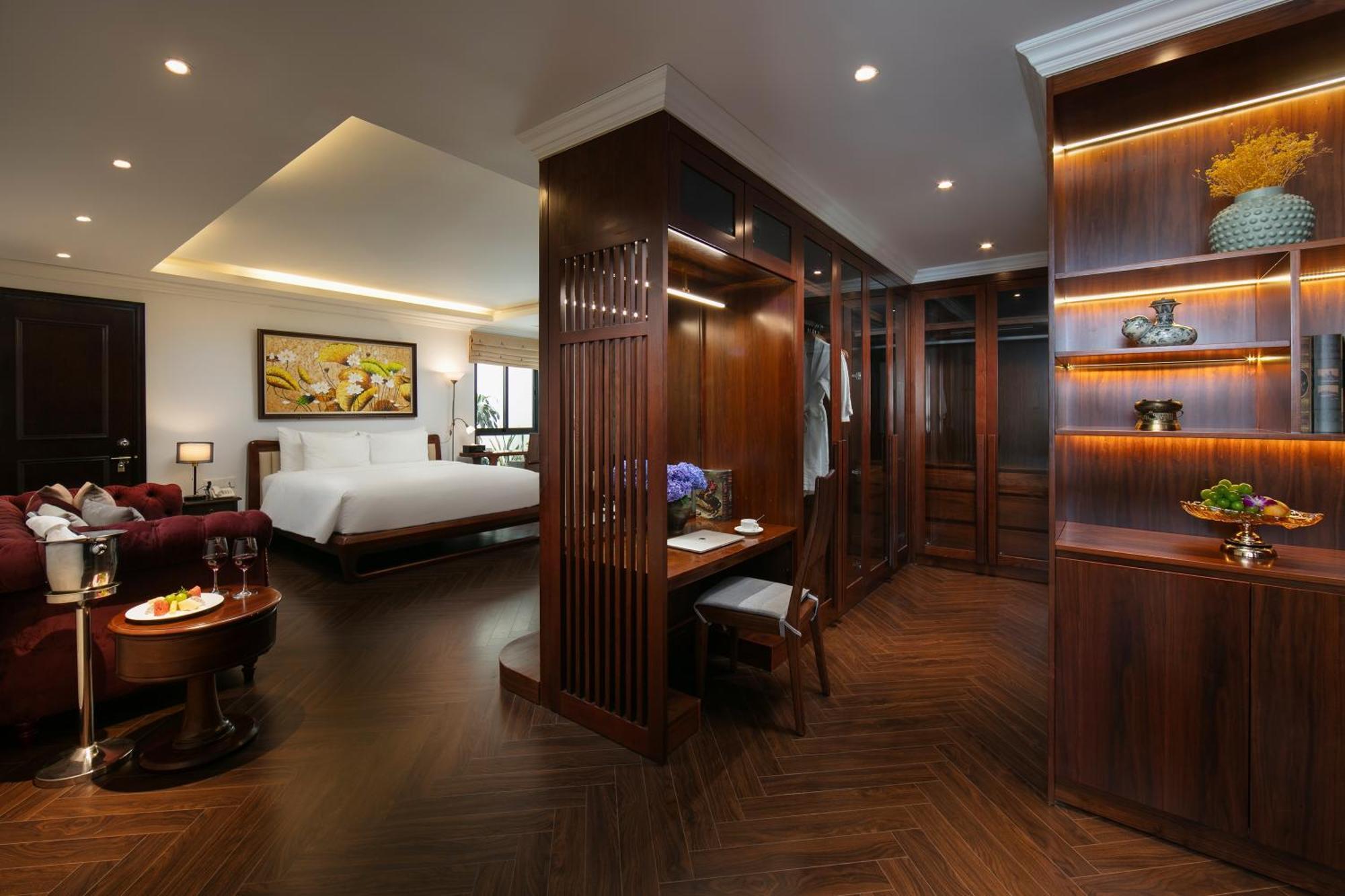 May De Ville Crown Hotel Hanoi Exteriör bild Deluxe Suite