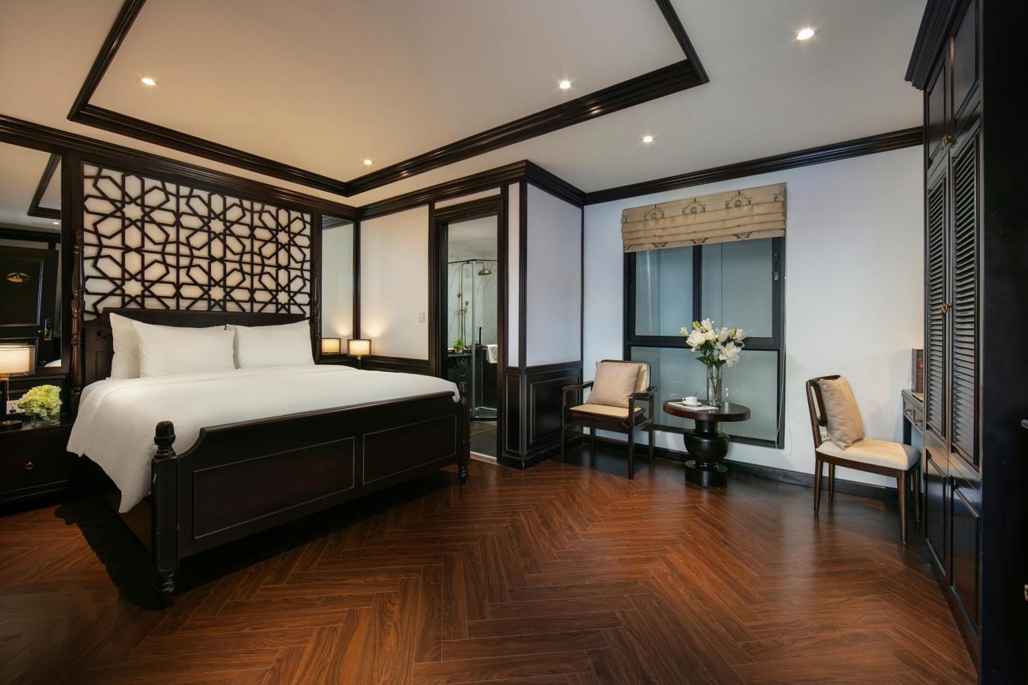 May De Ville Crown Hotel Hanoi Exteriör bild Deluxe Suite