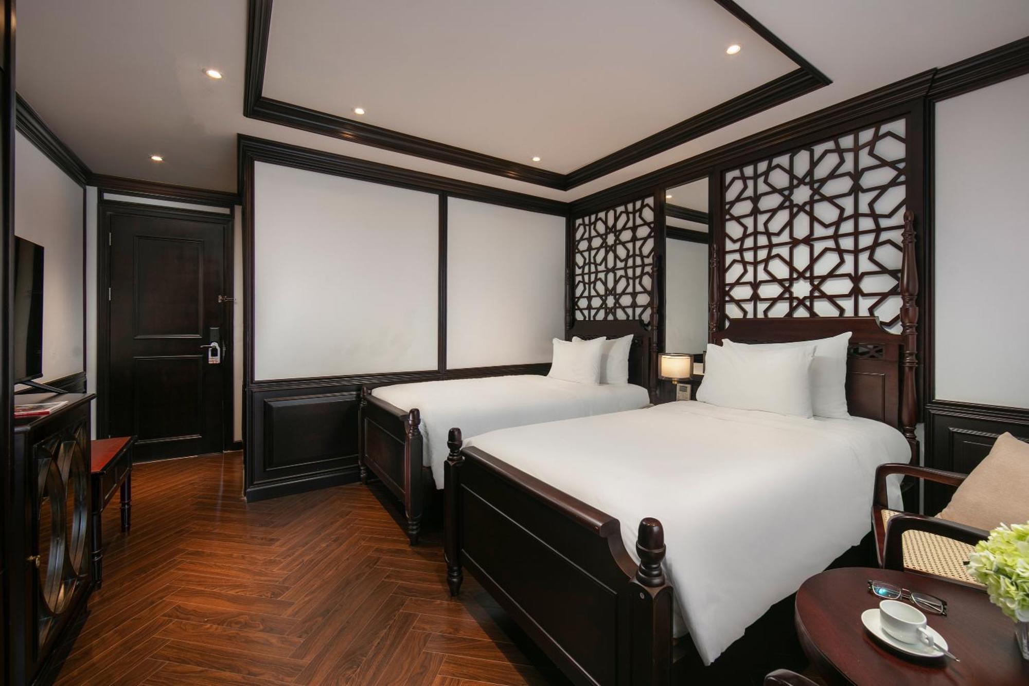 May De Ville Crown Hotel Hanoi Exteriör bild Deluxe twin room