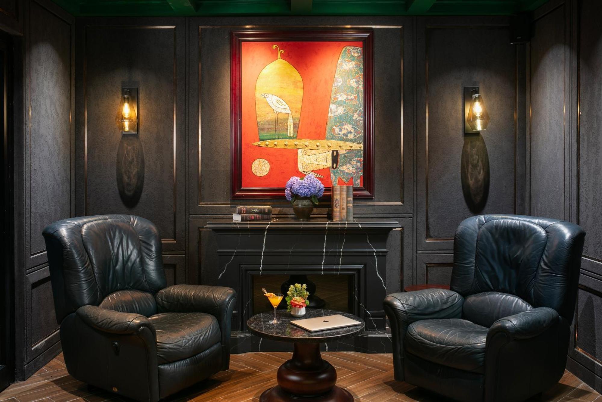 May De Ville Crown Hotel Hanoi Exteriör bild The Green Room