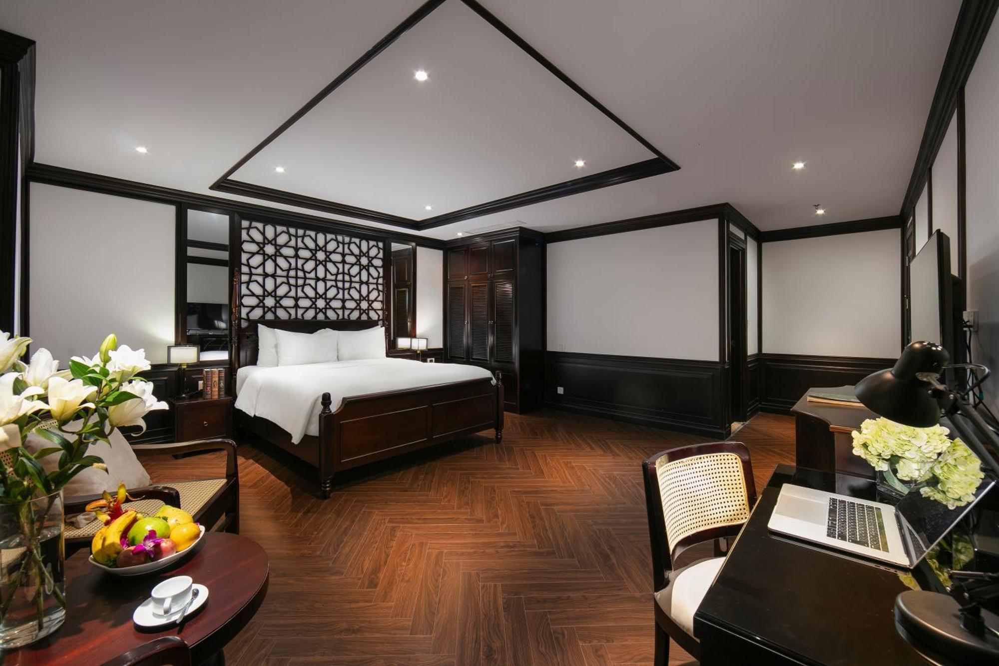 May De Ville Crown Hotel Hanoi Exteriör bild Deluxe Suite