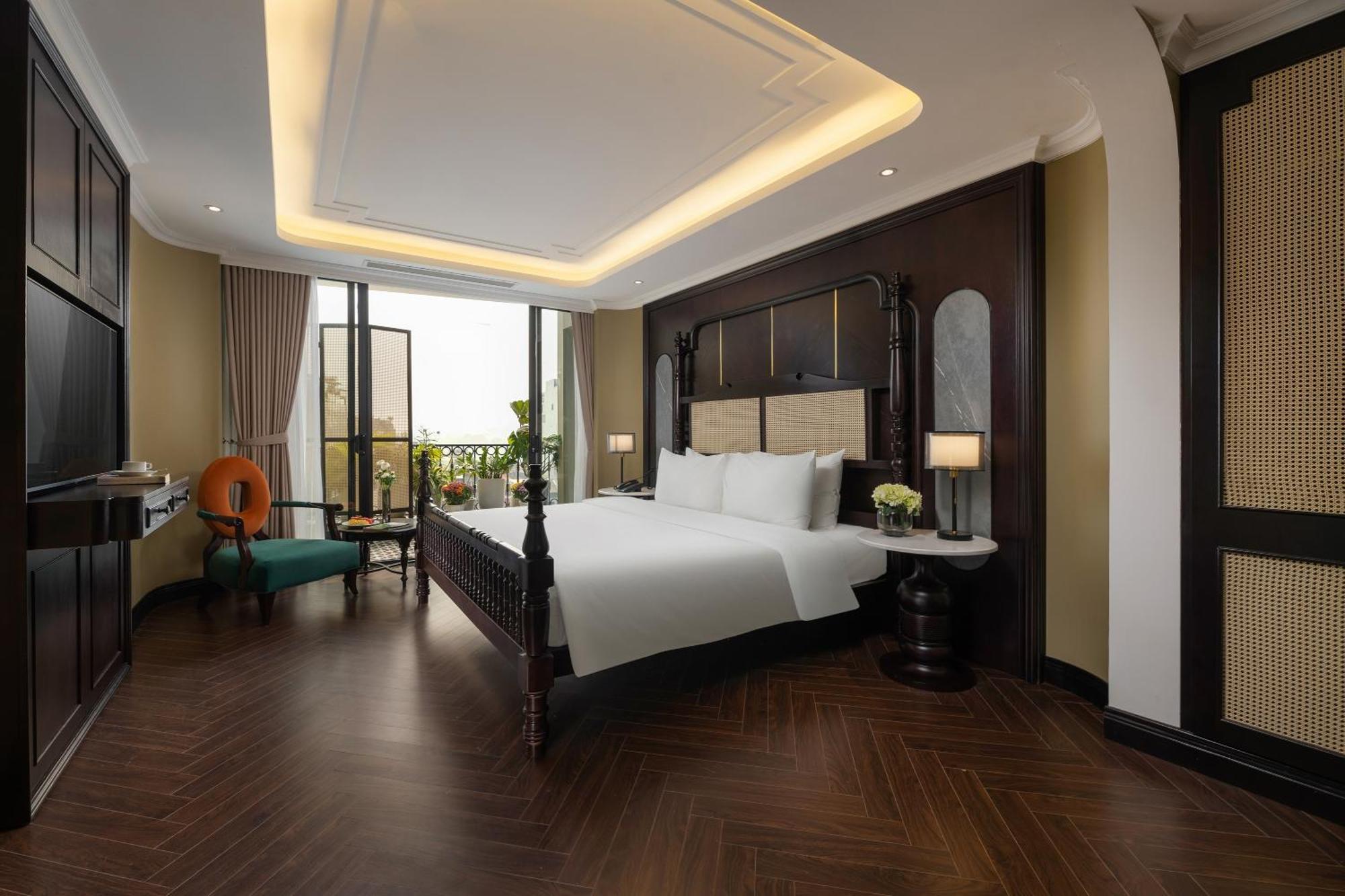 May De Ville Crown Hotel Hanoi Exteriör bild Deluxe Suite